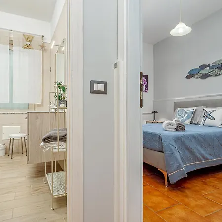 Casa vacanze House With Private Garden Near Centre And *