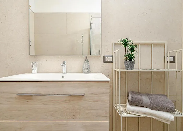 Vakantiehuis House With Private Garden Near Centre And