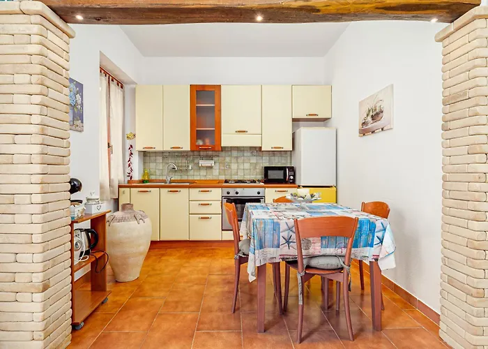 House With Private Garden Near Centre And Vakantiehuis *